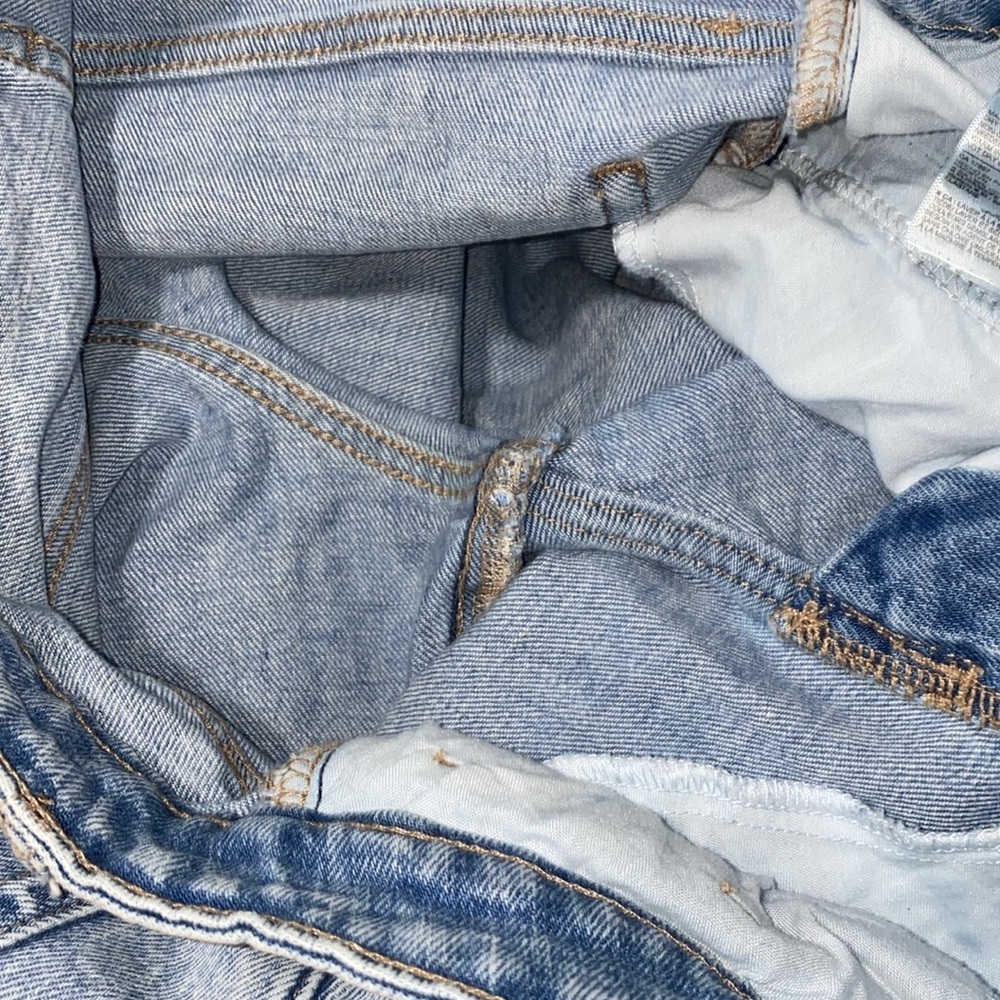 🛍️Like new OG Straight high-rise size 4 light wash jeans! - Picture 9 of 9